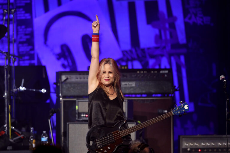 L7 rocker Jennifer Finch dead at 59 days after announcing aggressive brain cancer battle