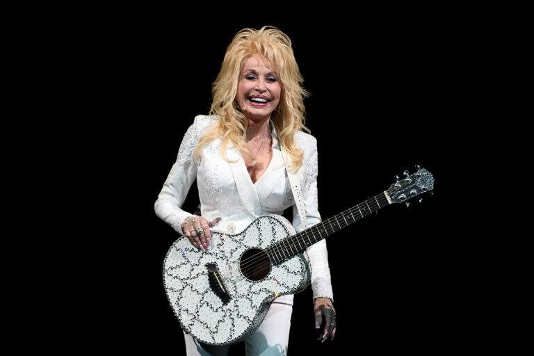 Dolly Parton’s emotional loved ones gather at Nashville burial site 3 days after her death