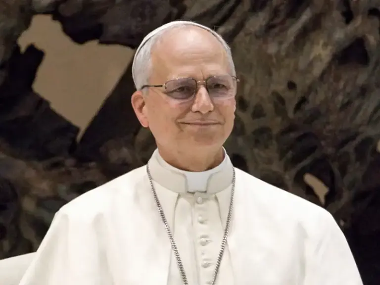 Pope warns against ‘losing humanity’ to AI machines