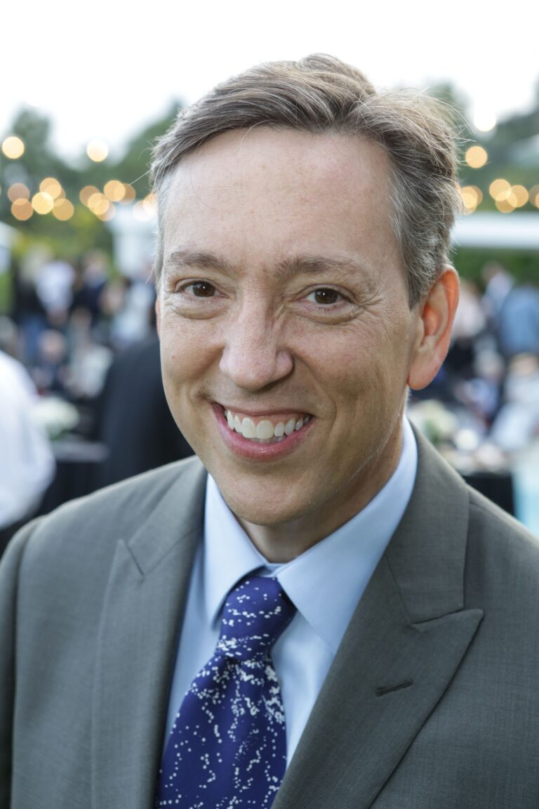 Photos show ‘Wheel of Fortune’ announcer Jim Thornton in alleged pedophilia chatroom for nearly an hour on plane