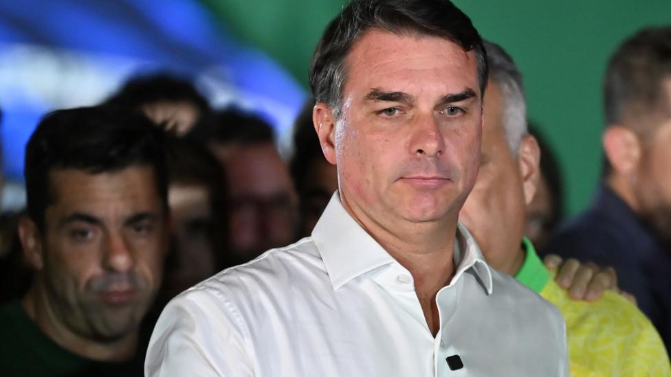 Flavio Bolsonaro Arrives in US After Brazil Cancels His Passports