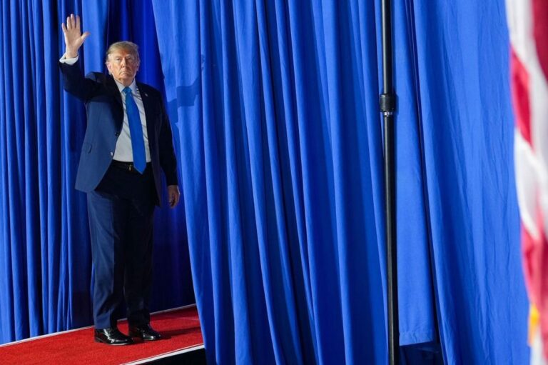 Trump Leverages Divisive Rhetoric in Midterm Election Push