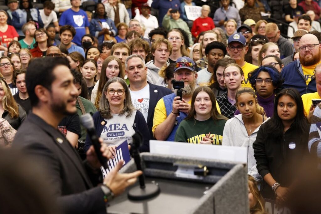 Economic Woes Threaten Republican Grip on Midwest Midterm Elections