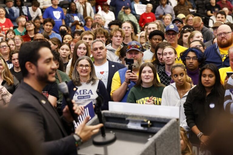 Economic Woes Threaten Republican Grip on Midwest Midterm Elections