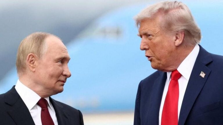 Trump Blocks Russia Sanctions as New Legislation Takes Effect