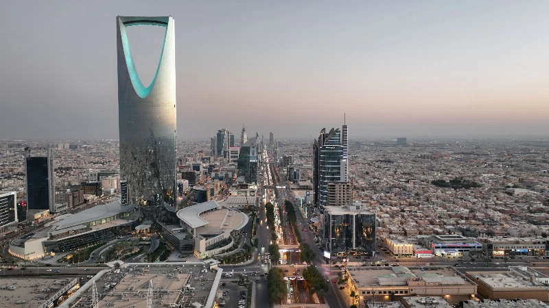 US Orders Embassy Staff to Leave Saudi Arabia